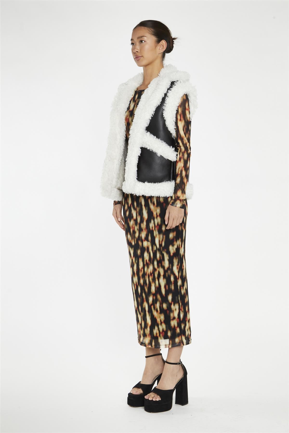 francespenny.shopblack-white-faux-shearling-trim-oversized-gilet_4.jpg